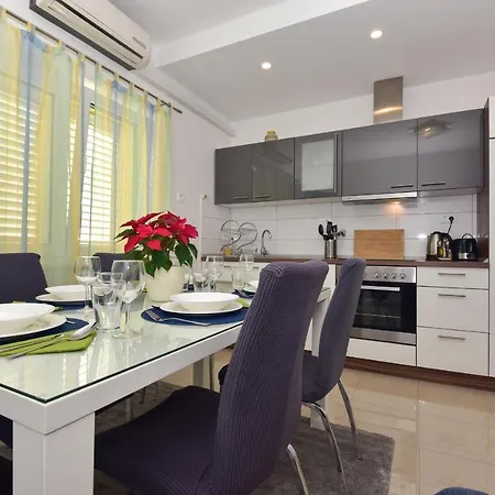 Antonio Apartment Makarska